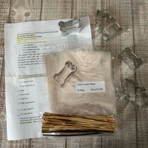 DOG COOKIE TREAT MAKING SET COOKIE CUTTERS PUPPIES PETS